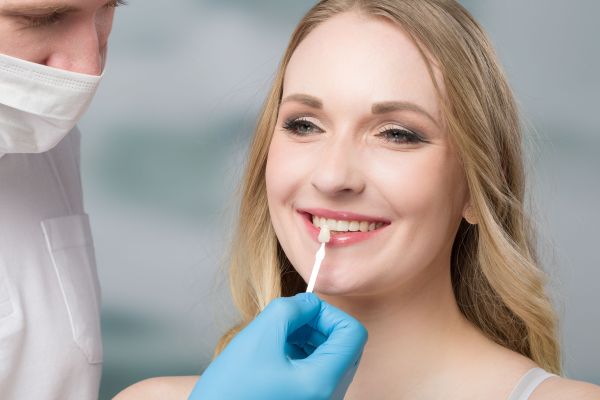 What To Expect When Getting Dental Veneers [Cosmetic Dentist]